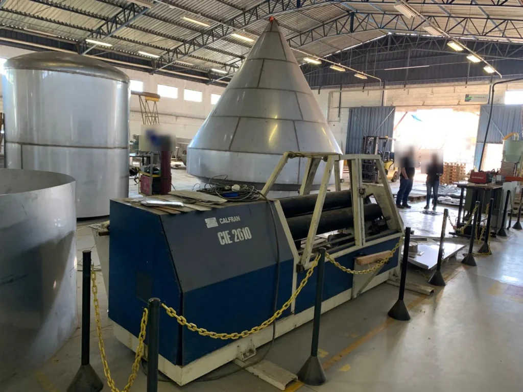 Cone de câmara de spray dryer em aço inox na caldeiraria da Globe Systems
